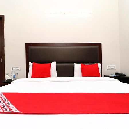 Oyo 14832 Hotel Rooftop Panchkula Eksteriør billede