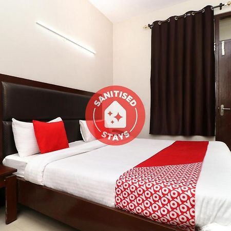 Oyo 14832 Hotel Rooftop Panchkula Eksteriør billede