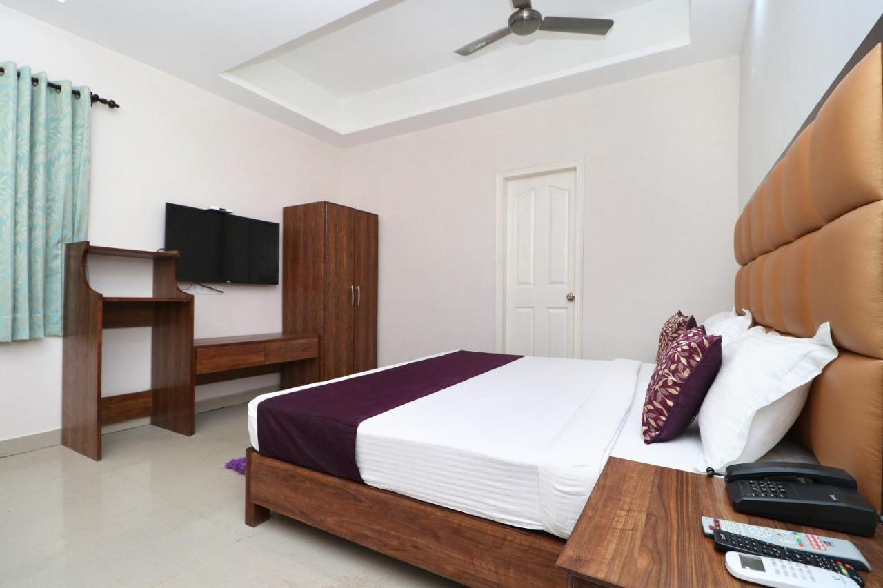 Oyo 14832 Hotel Rooftop Panchkula Eksteriør billede