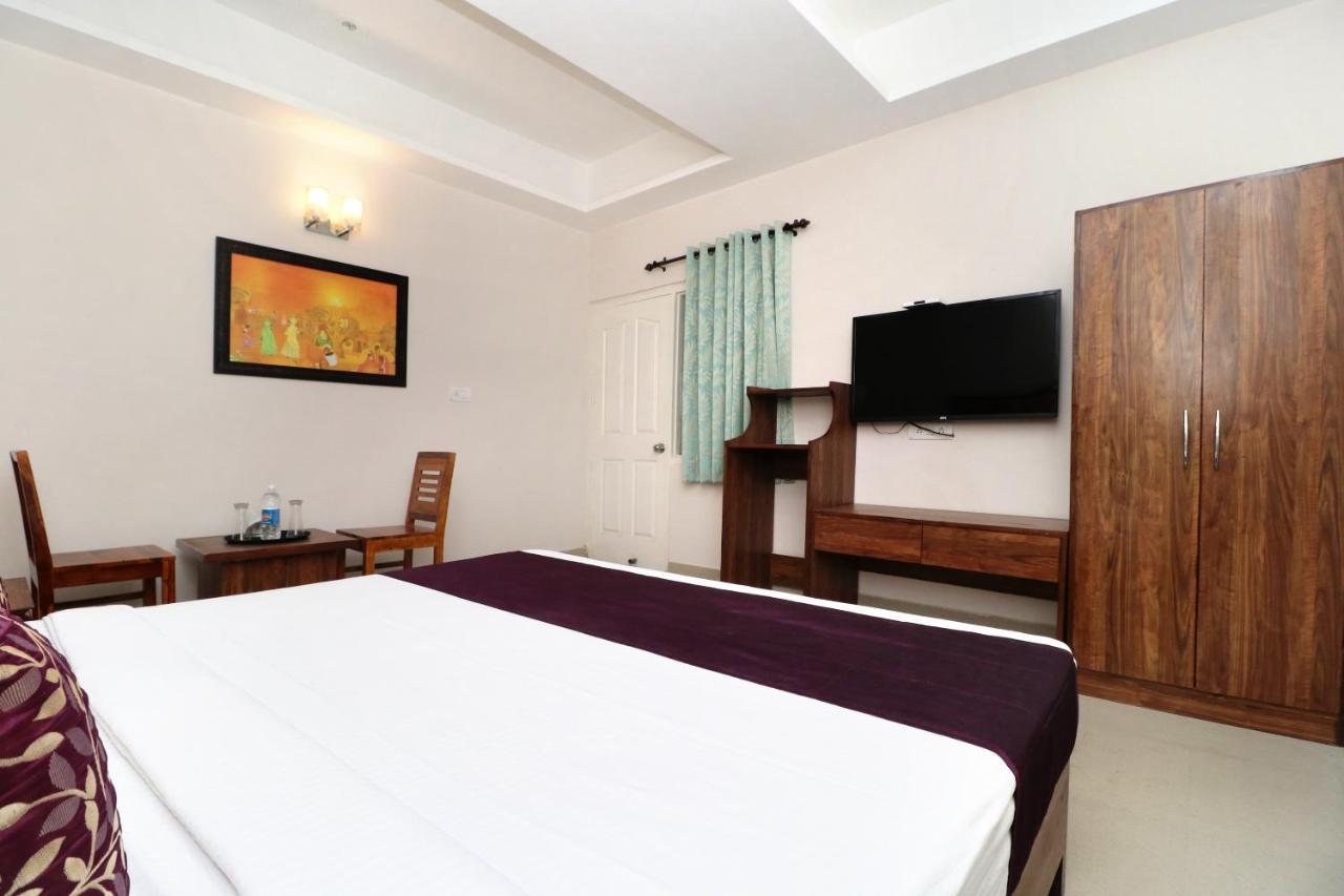 Oyo 14832 Hotel Rooftop Panchkula Eksteriør billede